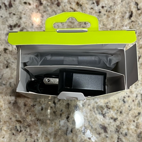 NEW Puregear Fast Wireless Charging Pad - Picture 4 of 5